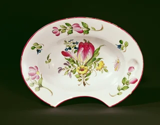 Blödande skål, Strasbourg, ca 1760 (porslin)